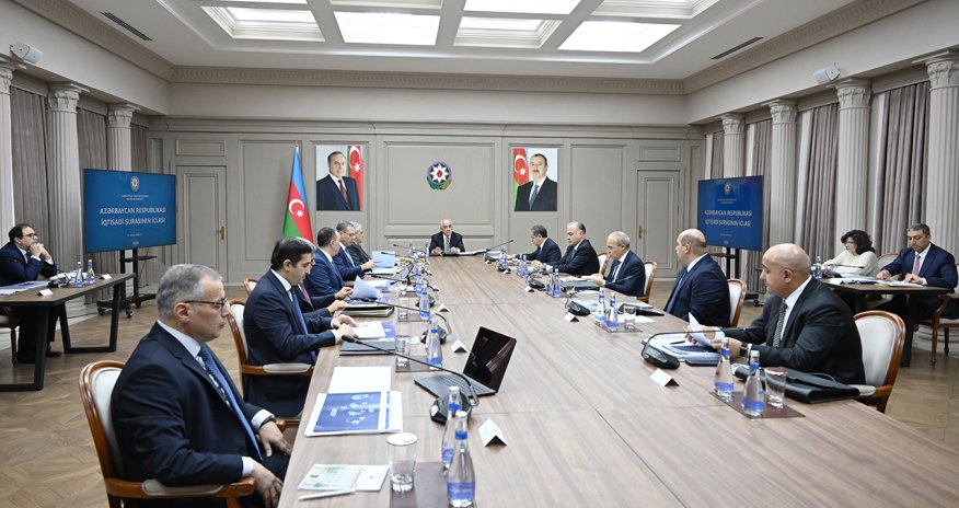 Baş nazir iclas keçirib