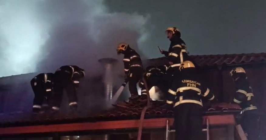Bakıda restoran yanıb