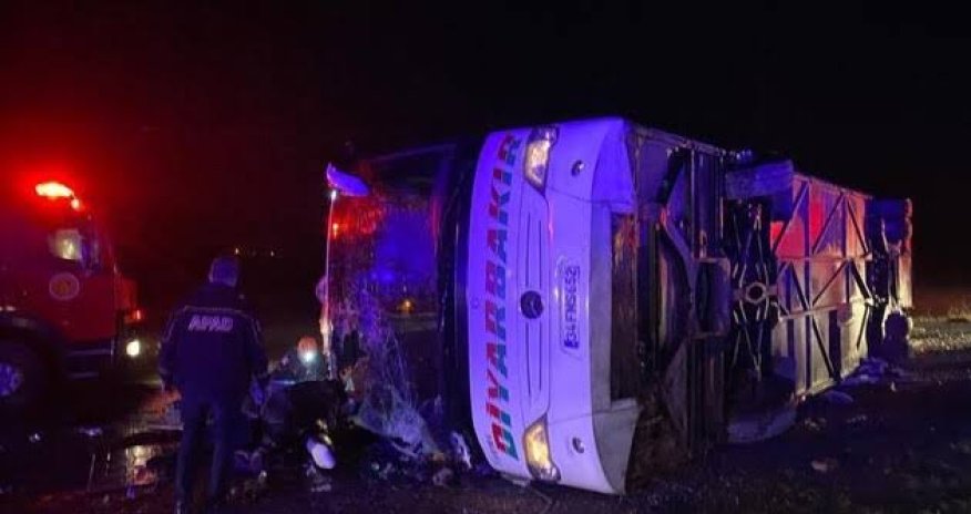 В Турции перевернулся микроавтобус, есть погибшие и пострадавшие