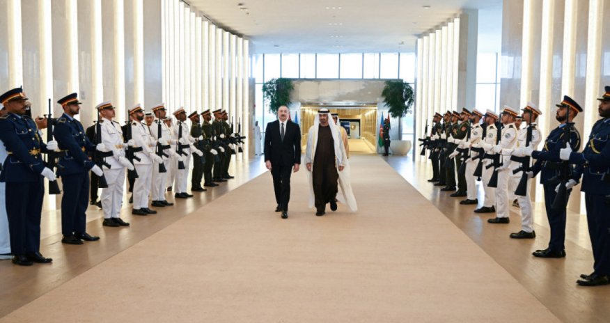
Prezident İlham Əliyev Birləşmiş Ərəb Əmirliklərinə səfərə gəlib