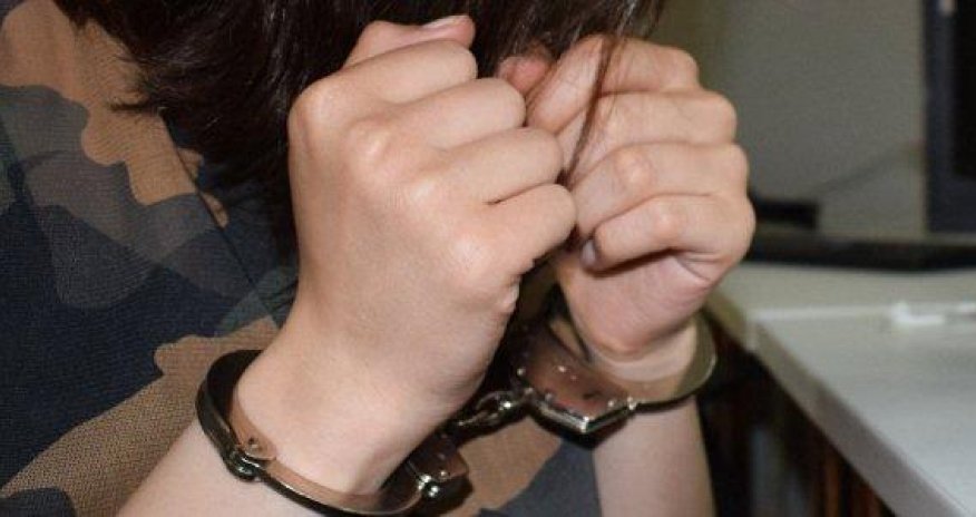 Anasını döydüyü üçün atasını öldürən 15 yaşlı qız həbs olunub