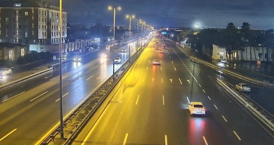 В Баку на ряде магистралей из-за непогоды снижен скоростной режим