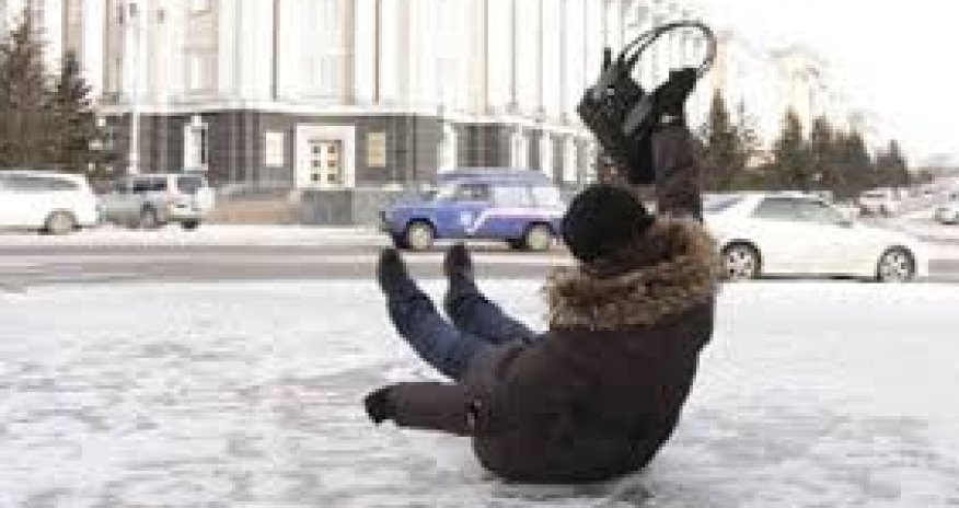 Küləkli havada Bakıda 5 nəfər xəstəxanaya yerləşdirilib, 1 nəfər ölüb