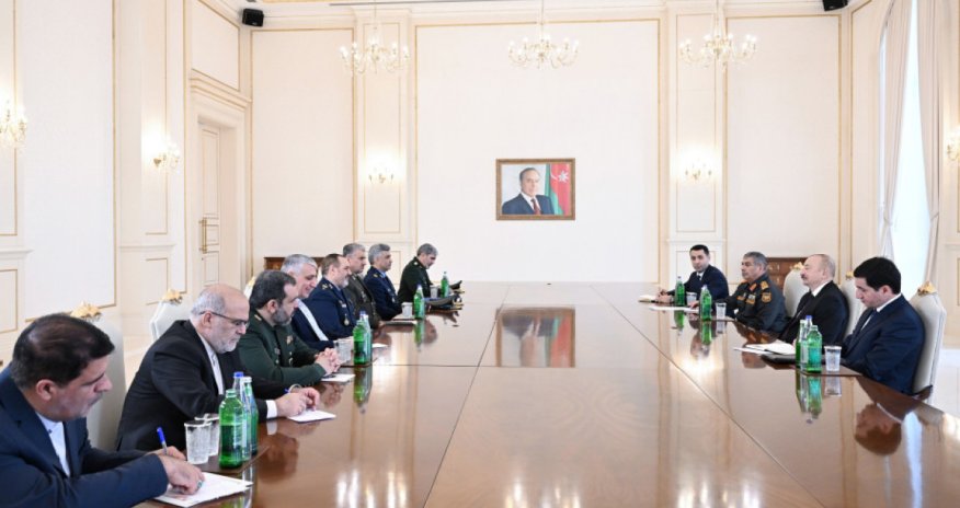 Президент Азербайджана принял министра обороны Ирана и обсудил двустороннее сотрудничество
