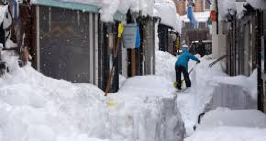 Число жертв снегопадов в Японии с 20 января достигло 45