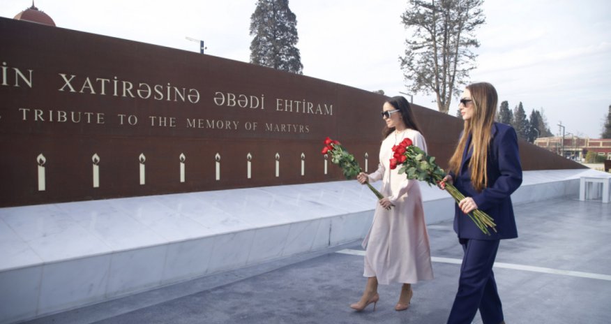 Лейла Алиева и Алена Алиева посетили Гянджинский мемориальный комплекс и семью Натигa Гасымова