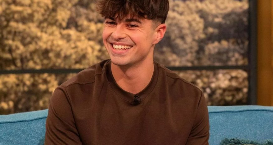 Former Royal Navy Sailor Generates Significant Revenue Through Niche Fetish Market