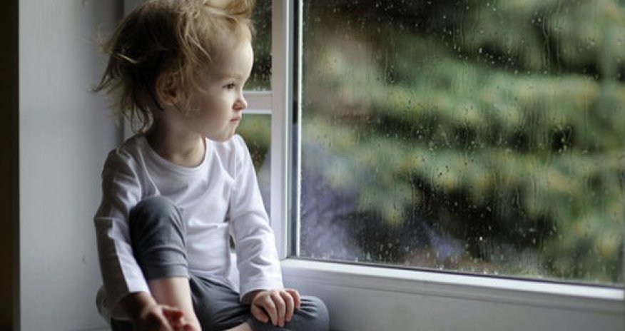 Qonşu ölkədə ana 3 və 5 yaşlı uşaqlarını beşinci mərtəbədən atıb