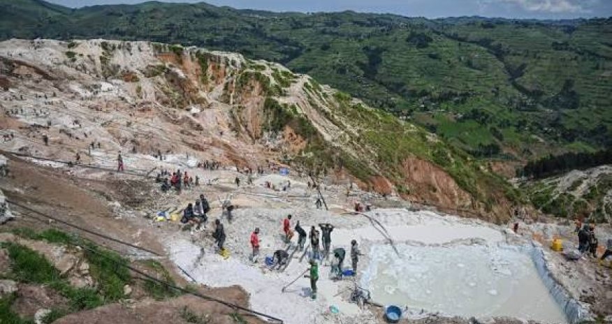 В ДР Конго более 10 человек погибли при оползне на шахте