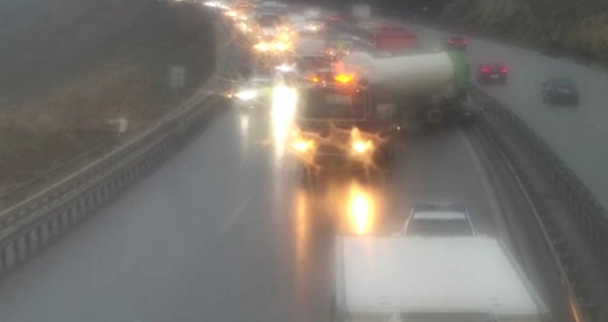 Bakı Dairəvi yolunda qəza sıxlığa səbəb olub