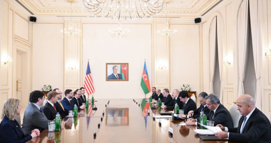 Алиев и Вэнс встречаются в расширенном составе - Обновлено