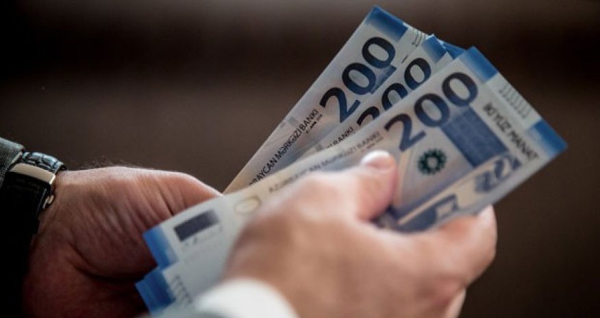 
Azərbaycanda orta aylıq əməkhaqqı 1100 manatı ötüb