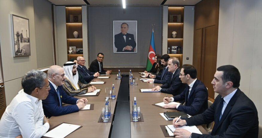 Bayramov Ərəb Parlamentinin prezidenti ilə Yaxın Şərqdəki vəziyyəti müzakirə edib