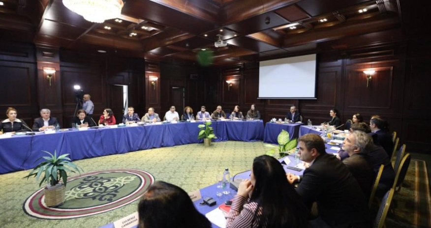 Григорян пришел к азербайджанцам в Армении