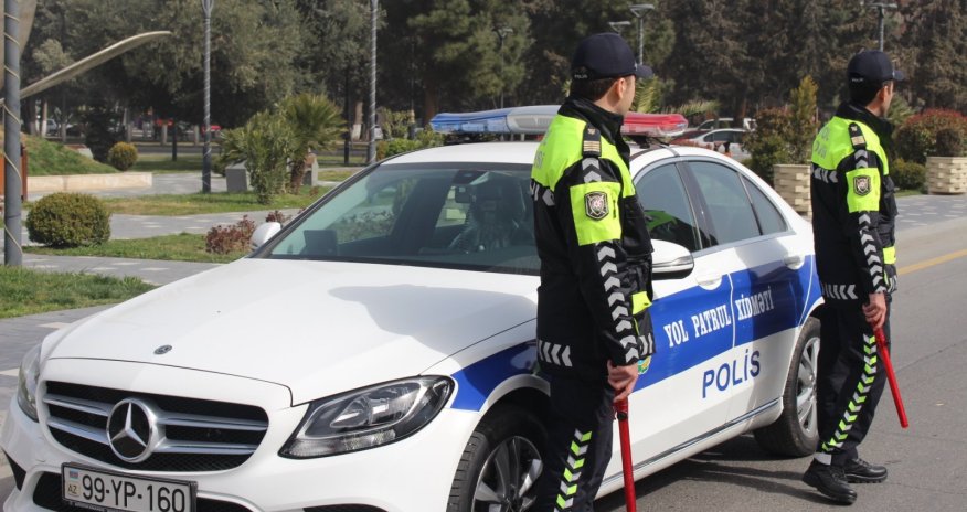 Дорожная полиция предупреждает пешеходов об опасности