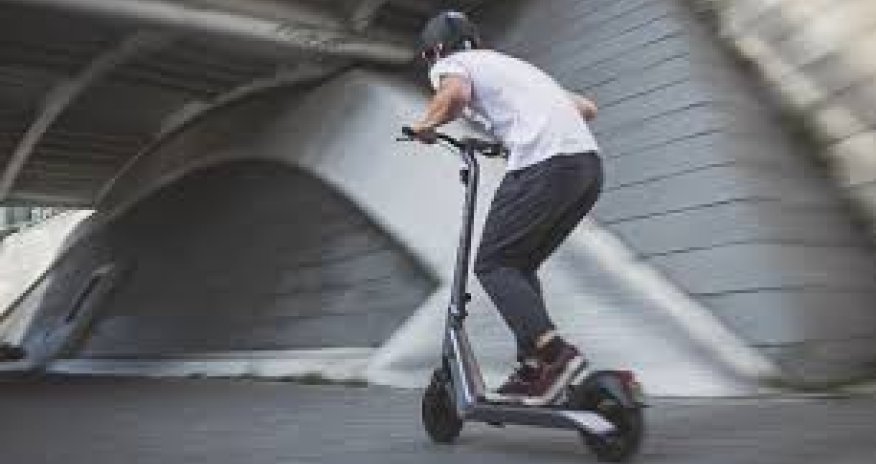 Widespread e-scooter use in Azerbaijan raises road safety concerns, Ombudsman says