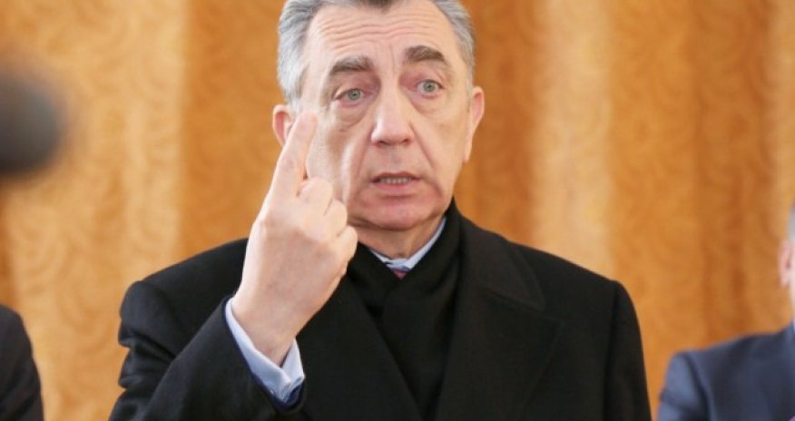 Eldar Əzizov 3 icra başçısını kəskin tənqid edib