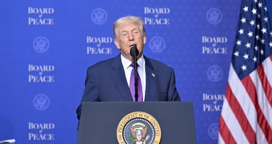 Donald Tramp Sülh Şurasının yekun qətnaməsini imzalayıb