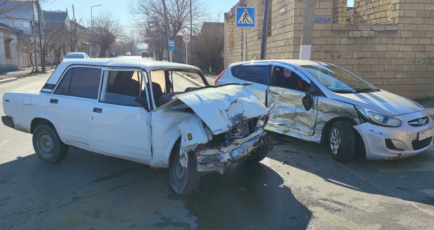 Gəncədə avtomobillər toqquşdu