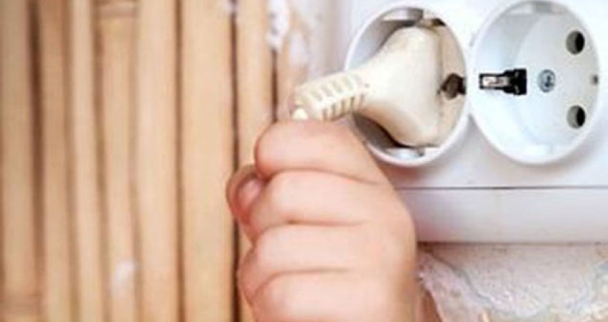 13 yaşlı uşağı elektrik cərəyanı vurub