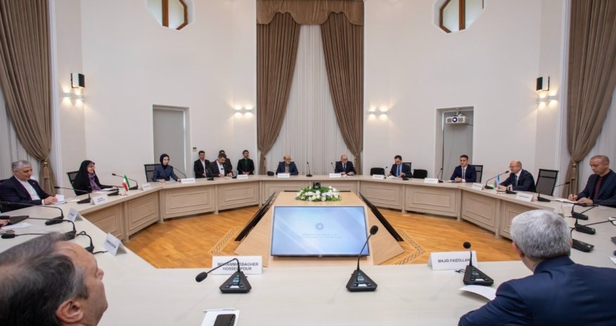 
Azərbaycanla İran elektrik enerjisinin ixracı məsələsini müzakirə edib