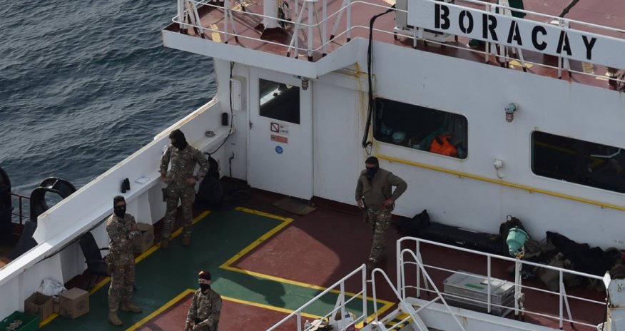 На арестованном Францией танкере нашли российских спецслужбистов