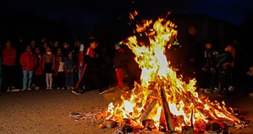 Yeniyetmə çərşənbə tonqalında yanıb
