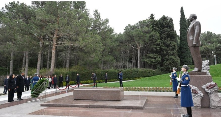 
Ethiopian Prime Minister pays tribute to Heydar Aliyev at Alley of Honor
