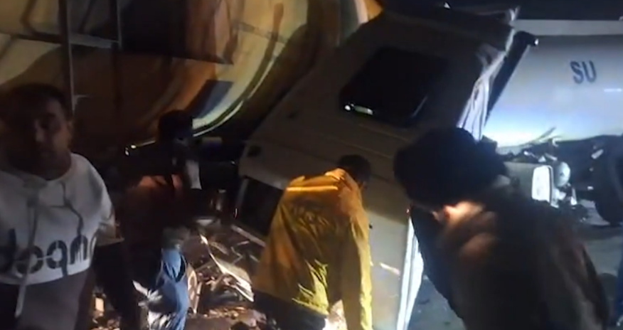 Bakıda maşın qatarla toqquşub - Video