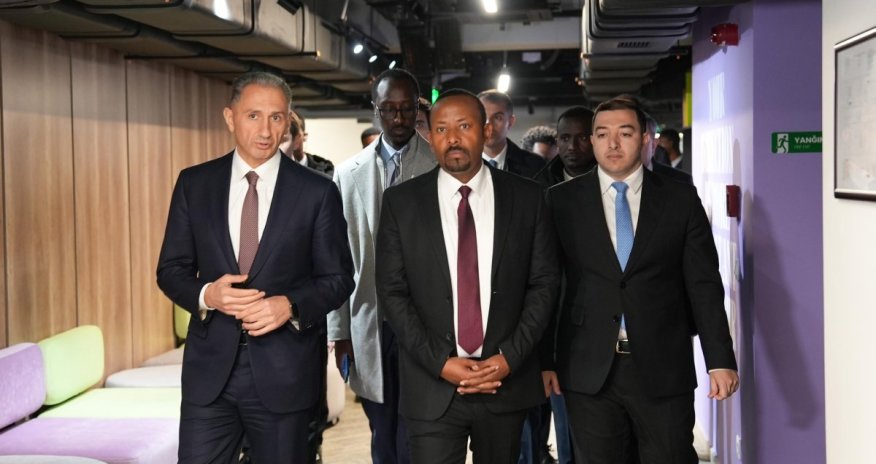 Премьер-министр Эфиопии посетил AI Academy в Баку