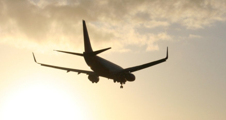 Вылетевший в Тель-Авив самолет вернулся в Баку