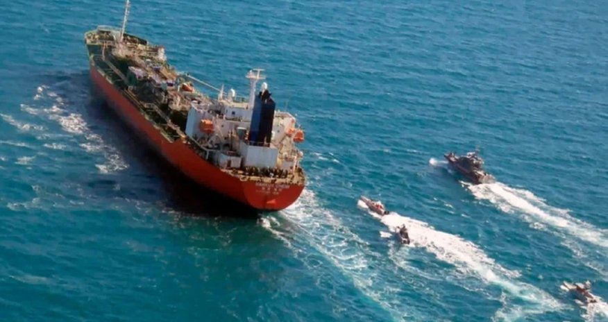 İran Hörmüz boğazını bağladığını elan edib