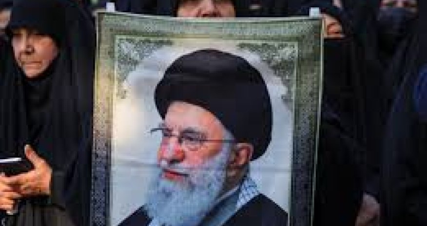 Иран разделился: сторонники и противники Хаменеи вышли на улицы