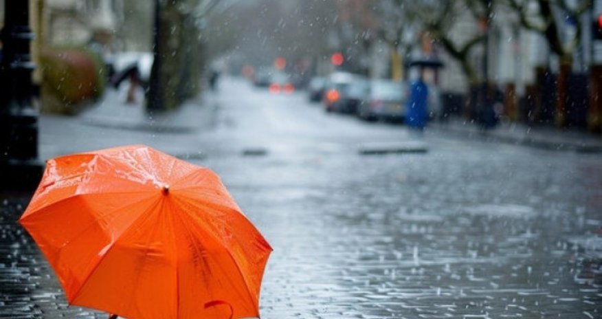 В ряде районов Азербайджана наблюдаются сильный ветер и дождь