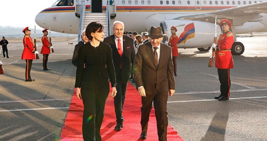 Paşinyan Gürcüstana səfər edib