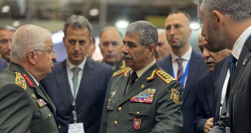 Министр обороны Турции позвонил Закиру Гасанову