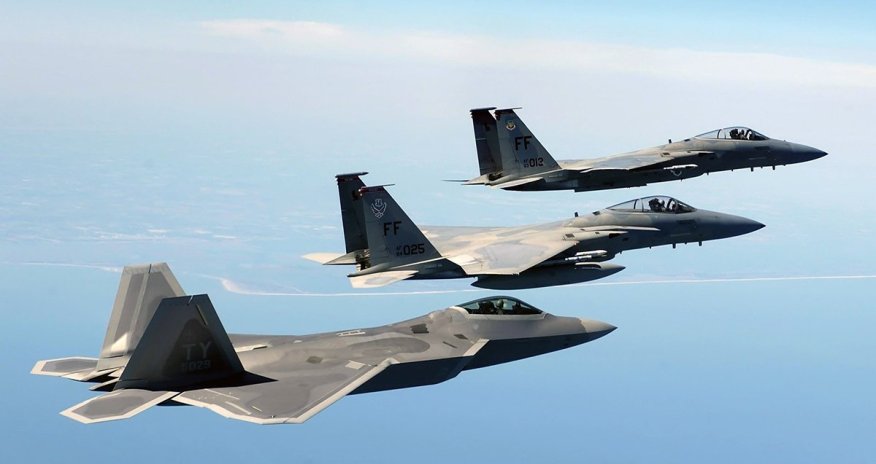 Новая группа истребителей F-22 переброшена на Ближний Восток
