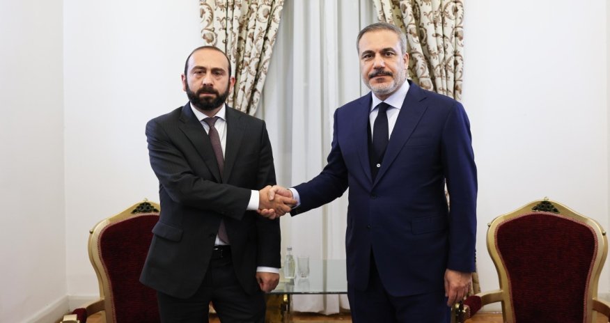 

Ararat Mirzoyan Hakan Fidanla telefon danışığı aparıb
