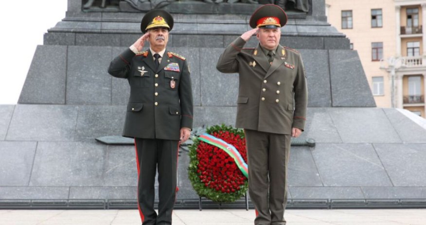 Глава Минобороны Беларуси осудил удары иранских беспилотников по Нахчывану