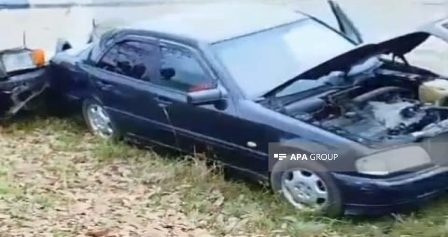 Cəlilabadda mikroavtobus minik avtomobili ilə toqquşub