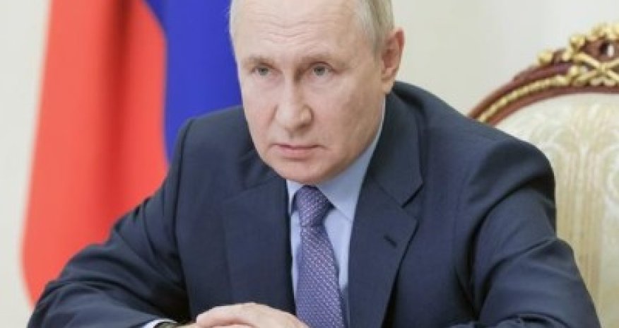 Putin: Hörmüz boğazından asılı neft hasilatı bir ay ərzində tam dayana bilər