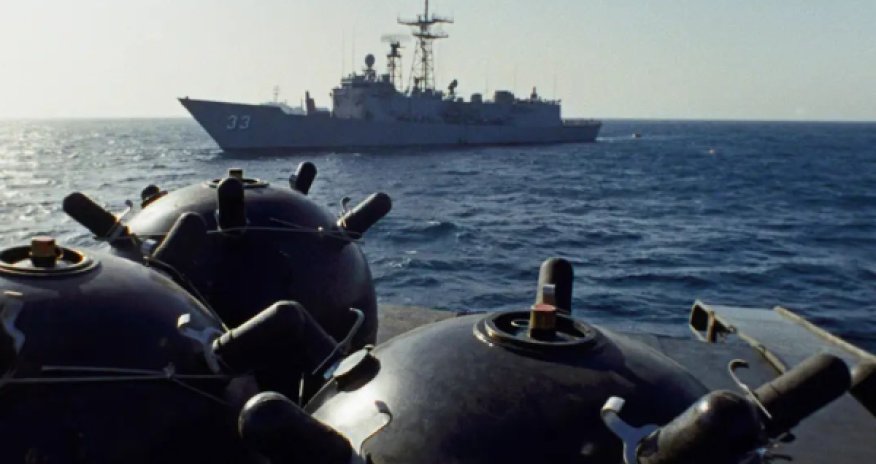 Иран минирует Ормузский пролив