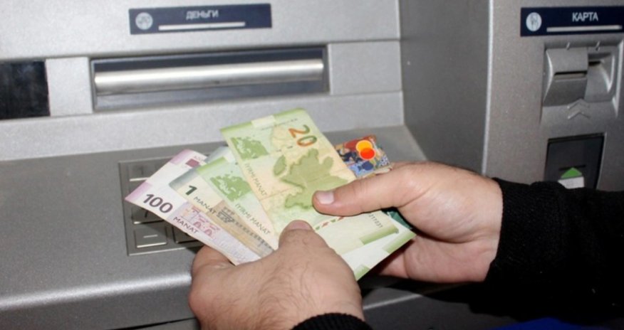 
В Азербайджане в связи с праздниками все соцвыплаты будут произведены завтра