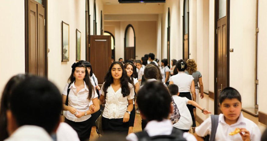 Deputat: Salyanda şagirdlər 4 növbədə oxumağa məcburdur