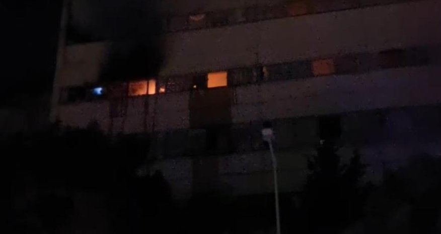 Binəqədidə yaşayış binasında yanğın baş verib