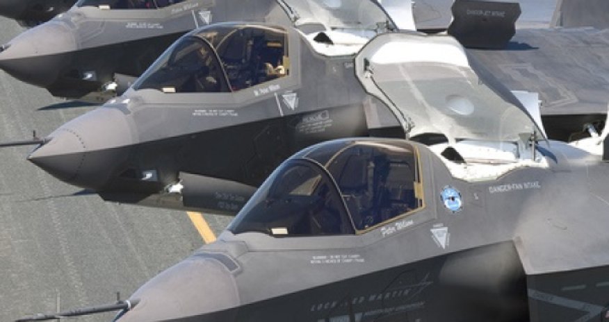 США направили в Британию 12 истребителей