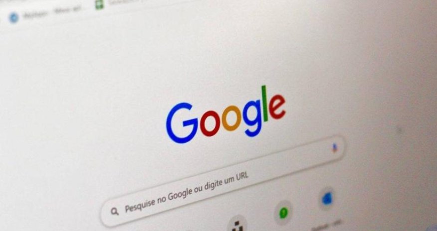 "Google" süni intellekt əsaslı tibbi məsləhət funksiyasını dayandırıb