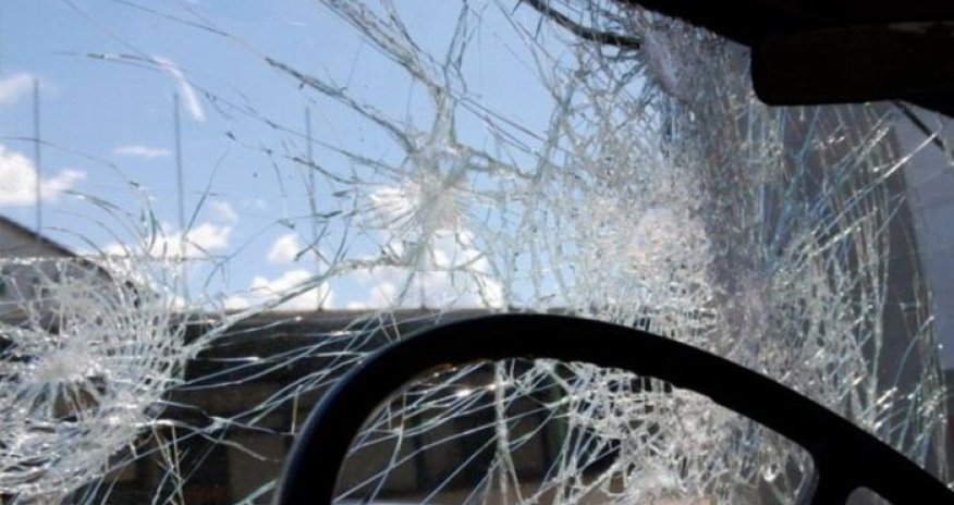 Ağdaşda avtomobil idarəetmədən çıxaraq aşıb, ölən və yaralı var