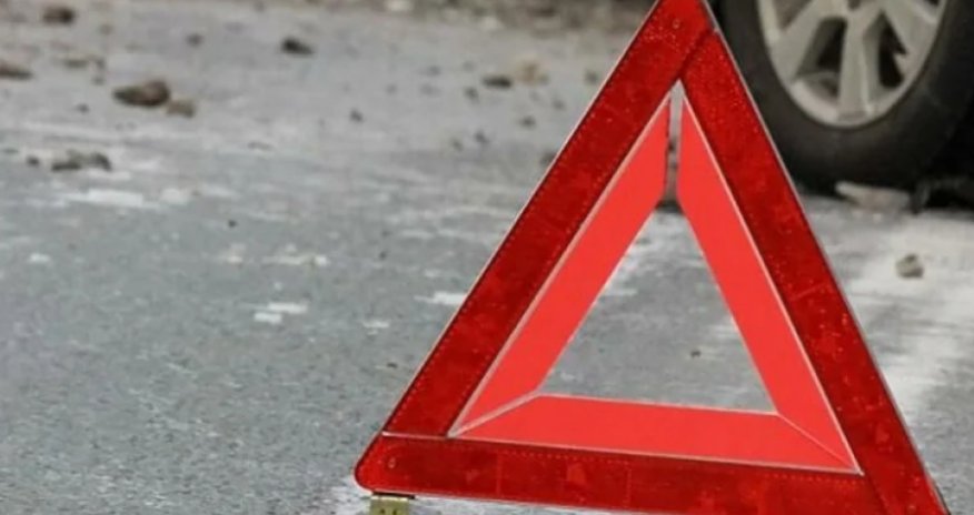 Lənkəranda avtomobil kanala aşıb, xəsarət alanlar var