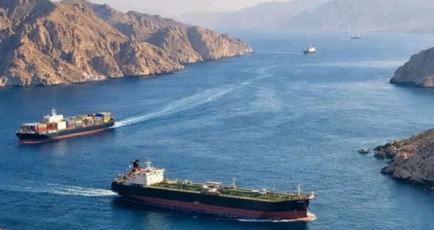 Иран полностью закрыл Ормуз